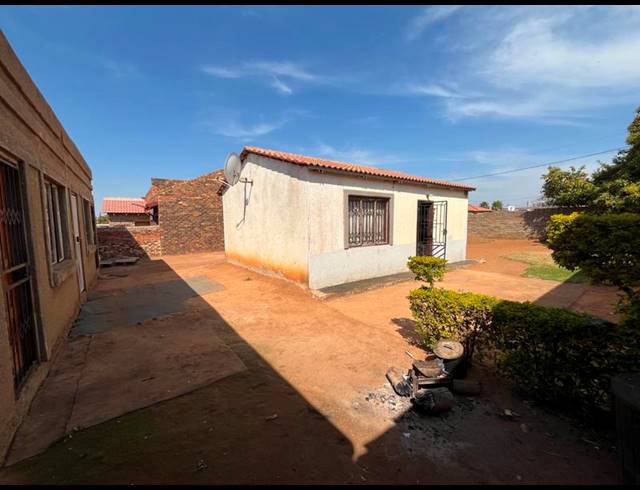 5 BEDROOM HOUSE FOR SALE IN SOSHANGUVE M